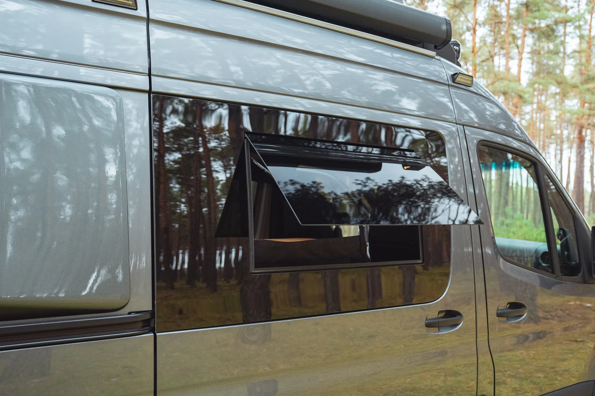 Side window — Mercedes Sprinter